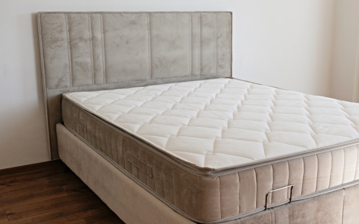 Featured image for “Outlet Mattresses vs. Regular Retail Mattresses: What’s the Difference?”
